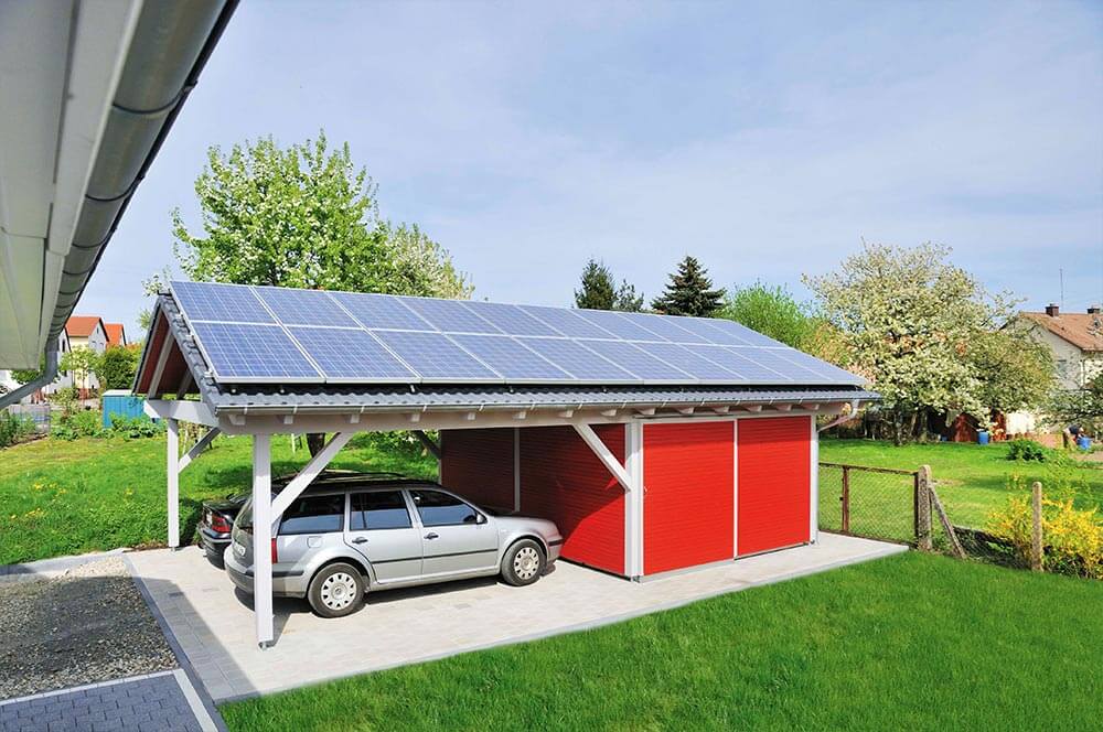 Solar-Carport mit Satteldach und Geräteraum